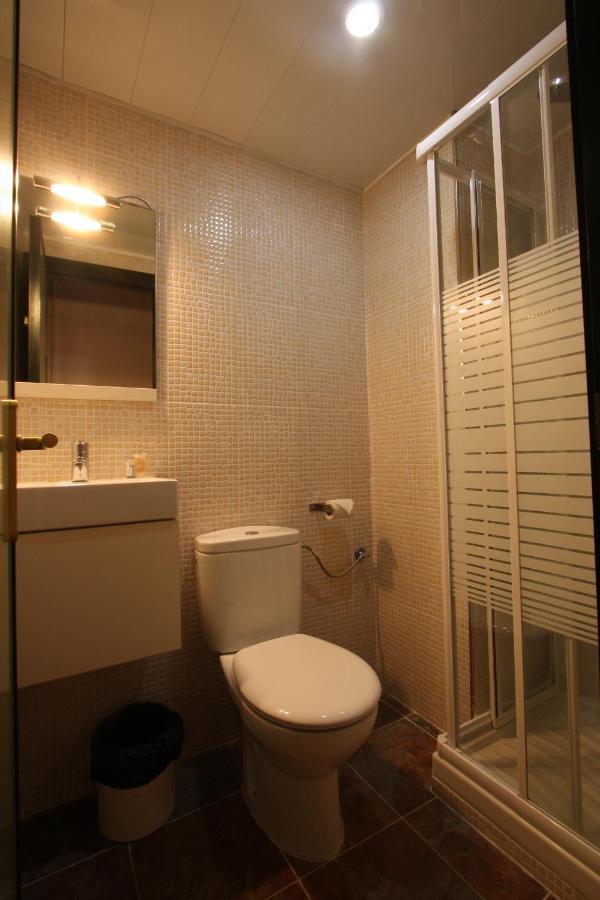 Residencia Universitaria Tagaste Barcelona Room photo