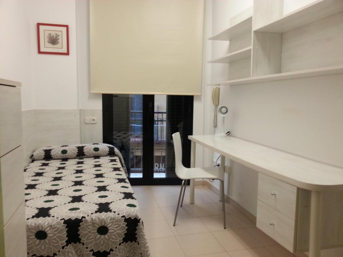 Residencia Universitaria Tagaste Barcelona Room photo
