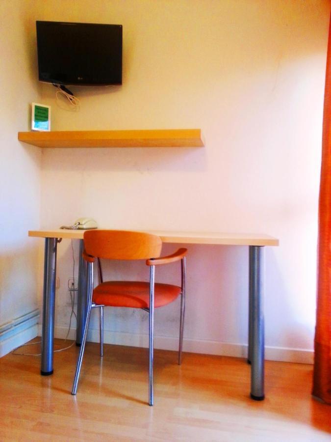 Residencia Universitaria Tagaste Barcelona Room photo