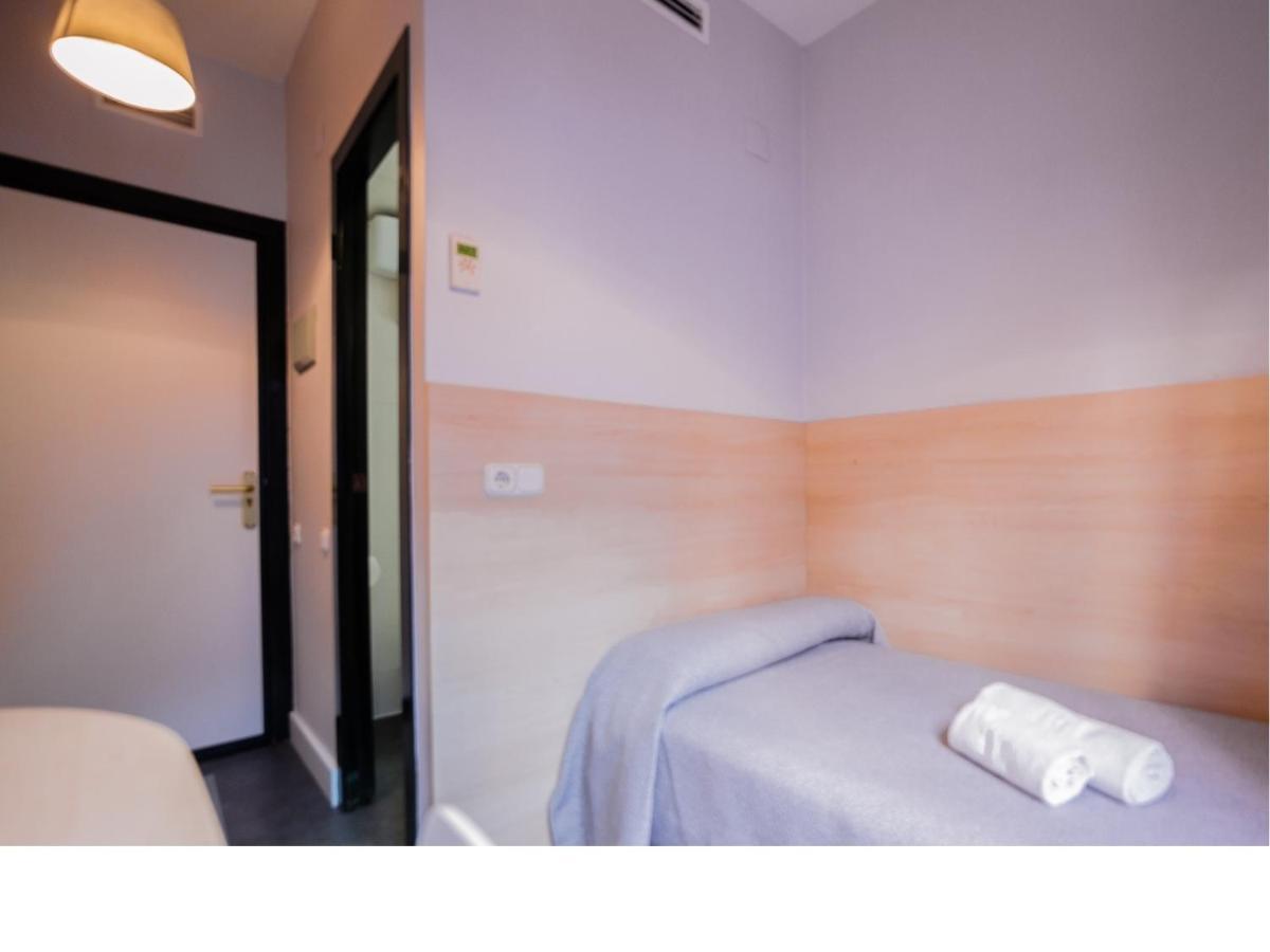 Residencia Universitaria Tagaste Barcelona Room photo
